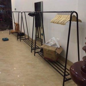 Giá treo chữ A, giá treo quần áo, hàng đẹp sơn tĩnh điện. Chất sắt chắc chắn, kiểu dáng gọn tiện dụng. Dài 1m2 và 1m5- Giá chỉ từ ₫315.000 - ₫570.000