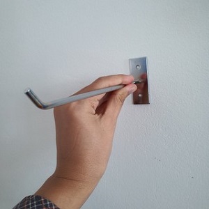 Móc treo phụ kiện điện thoại bắn trực tiếp lên tường